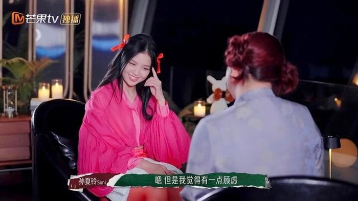Ngoài sự nghiệp ca hát và ra mắt các sản phẩm âm nhạc để chiều lòng khán giả, Suni Hạ Linh cho biết ngoài đời cô là người rất kín đáo và thường xuyên tránh xa các chương trình thực tế. Cô cũng chia sẻ về quá trình gắn bó với Đạp Gió 2024 và những người