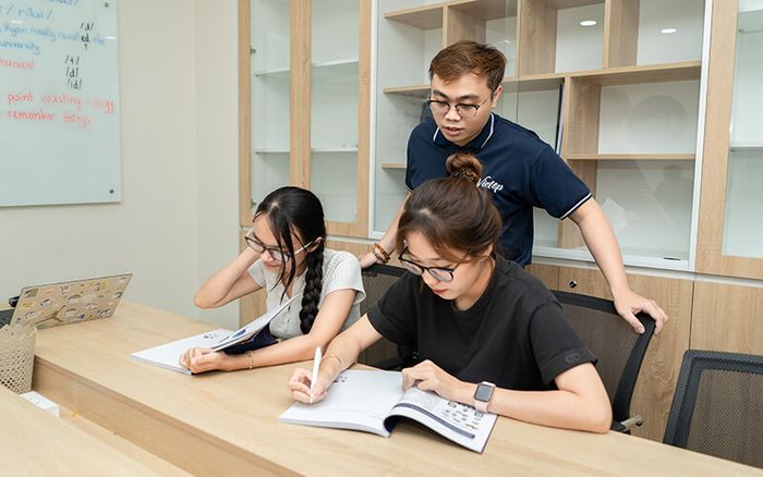 Lộ trình học IELTS 4.5 cho học sinh lớp 12 (tốt nghiệp THPT) tại Mytour. Chú ý: lộ trình có thể điều chỉnh để phù hợp với trình độ học viên sau khi kiểm tra đầu vào.