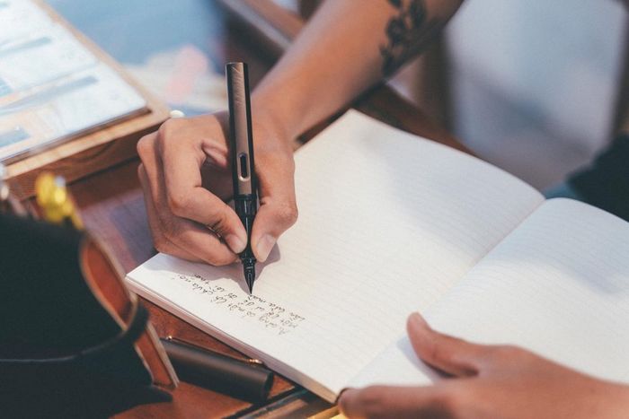 sample answers for pen and pencil in IELTS Speaking Part 1
