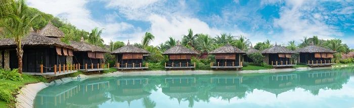 Vinpearl Resort & Spa Nha Trang Bay có các căn phòng spa thư giãn ven hồ với không gian rộng rãi và thoải mái