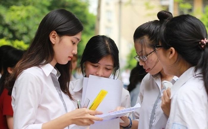 Nên lựa chọn học tại các trường Đại học có học phí thấp ở tphcm