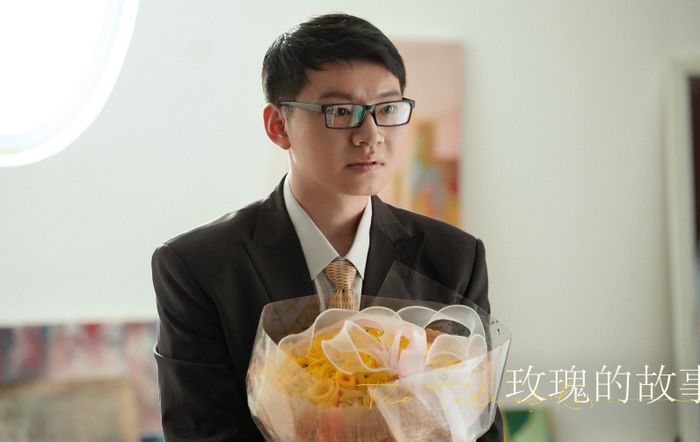 Chu Sĩ Huy là nhân vật nam bị xây dựng với hình ảnh xấu, nhưng lại chân thành tôn thờ nữ thần Hoàng Diệc Mai.