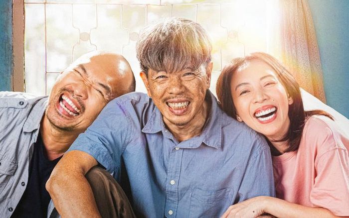 Thái Hòa trang điểm già hơn so với tuổi thật (gần 50 tuổi) để đảm nhận vai cha của Thu Trang trong Con Nhót mót chồng - Ảnh: ĐPCC