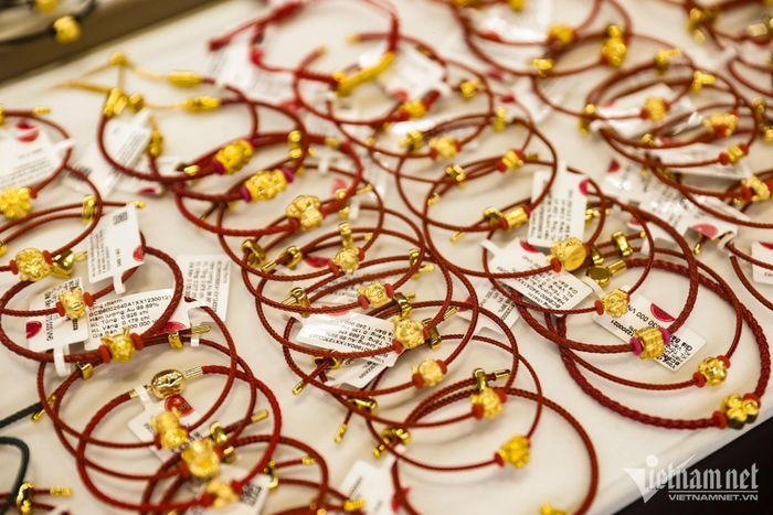 Giá vàng trong nước dao động hầu như không thay đổi. Ảnh: Chí Hiếu
