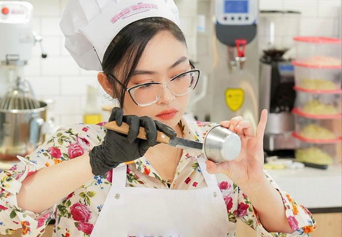 Người phụ nữ kỳ lạ tạo ra những chiếc bánh ngọt độc đáo