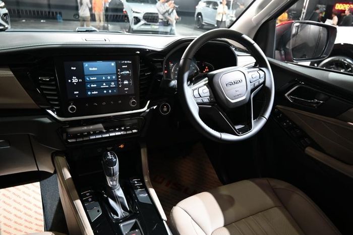 Isuzu mu-X 2025, mẫu SUV 7 chỗ mới ra mắt, với những cải tiến để cạnh tranh với Ford Everest 481823