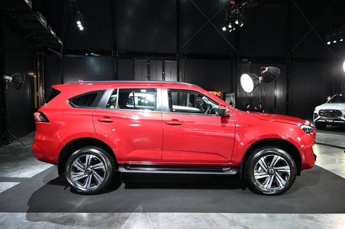 Ra mắt SUV 7 chỗ Isuzu mu-X 2025: Cải tiến để cạnh tranh với Ford Everest 481825