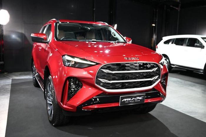 Isuzu mu-X 2025 vừa ra mắt: Nâng cấp để cạnh tranh với Ford Everest 481819