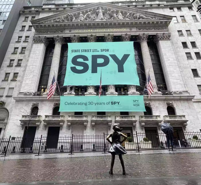 Cờ kỷ niệm 30 năm của SPY tại NYSE