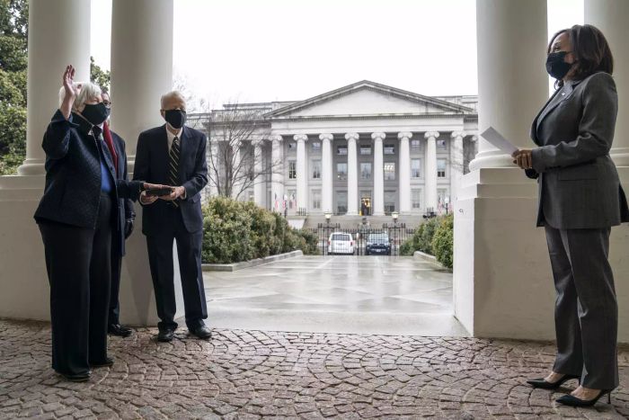 Kamala Harris tuyên thệ cho Bộ trưởng Tài chính, Janet Yellen