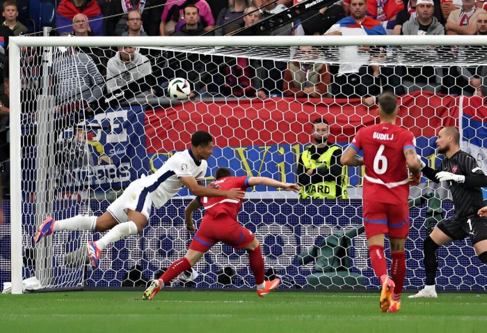 Bellingham lên tiếng giải thích về màn ăn mừng độc đáo 482147