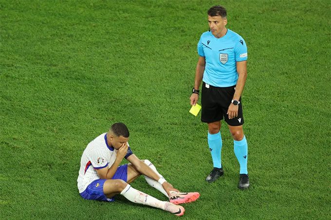Mbappe bị vỡ mũi, phải nhập viện ngay sau trận đấu mở màn Euro 2024