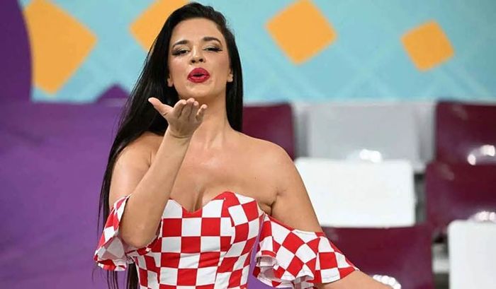 Ivana Knoll tiếp tục làm náo loạn Euro 2024 với bikini