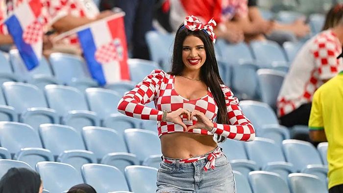 Ivana Knoll quyến rũ khán đài Euro 2024 với bikini