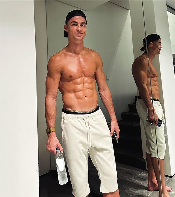 C. Ronaldo bị chê bai bởi người đẹp Thụy Điển trong lần đầu gặp gỡ