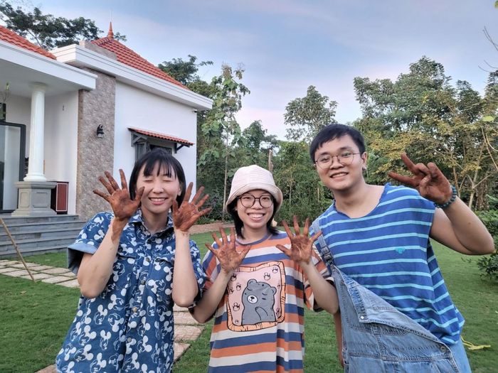 Tidu - từ cô bé thu thập bút vẽ đến nghệ sĩ điêu khắc từ đất sét