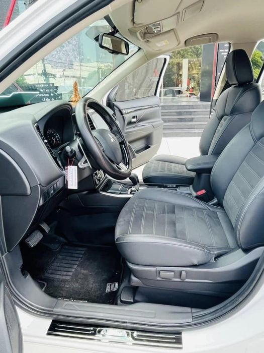 Chiếc Mitsubishi Outlander 2023 đã lăn bánh gần 5.000 km và đang được rao bán với mức giá khó tin.