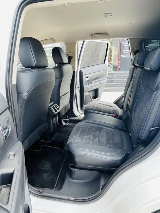 Chiếc Mitsubishi Outlander 2023 đã lăn bánh gần 5.000 km và đang được rao bán với mức giá khó tin.