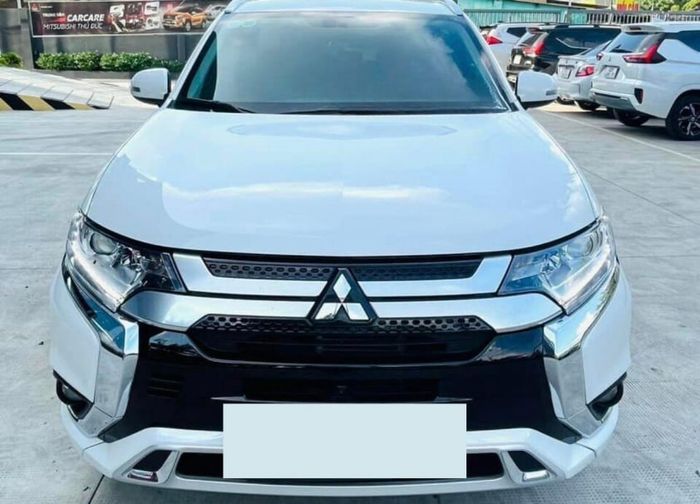 Mitsubishi Outlander 2023 lăn bánh gần 5.000 km và đang được rao bán với giá khó tin.
