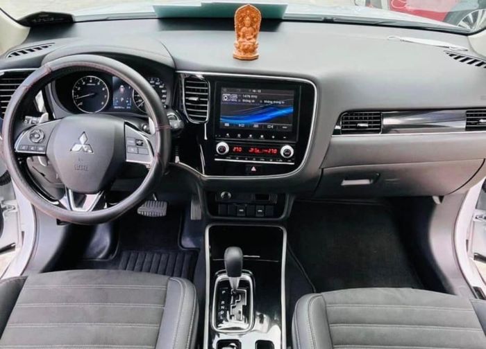 Chiếc Mitsubishi Outlander 2023 đã lăn bánh gần 5.000 km và đang được rao bán với mức giá khó tin.