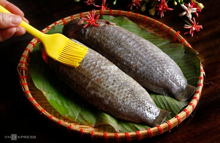 Bí quyết rán cá không bắn dầu, không dính, giòn lâu
