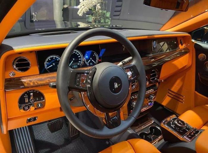Đại gia Thanh Hóa đầu tư lớn, sở hữu ngay “biệt thự di động” Rolls-Royce Phantom VIII có giá lên tới 80 tỷ đồng kèm theo biển số 