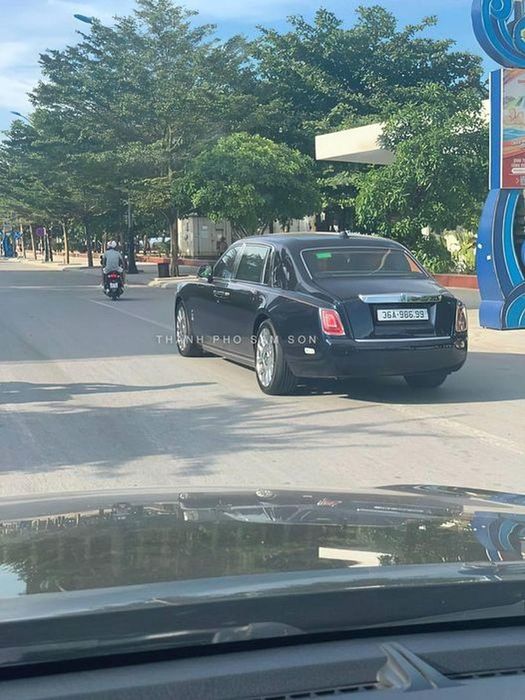 Tỷ phú Thanh Hóa đầu tư lớn, sở hữu ngay chiếc “biệt thự di động” Rolls-Royce Phantom VIII trị giá lên tới 80 tỷ đồng kèm biển số đẹp