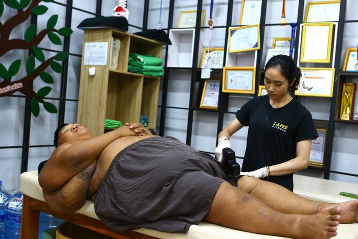 Hình dáng quá khổ 230kg của Trọng Nhân khi bắt đầu hành trình giảm béo - Ảnh: QUANG THỊNH
