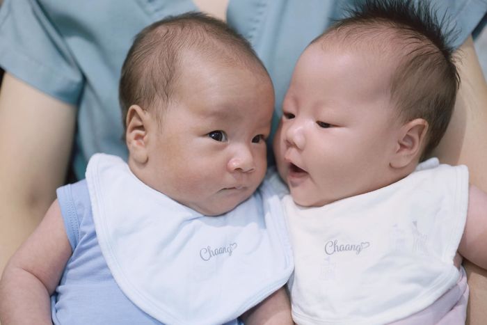 Những khoảnh khắc đáng yêu của Jimmy và Jenny trong gia đình Phương Oanh