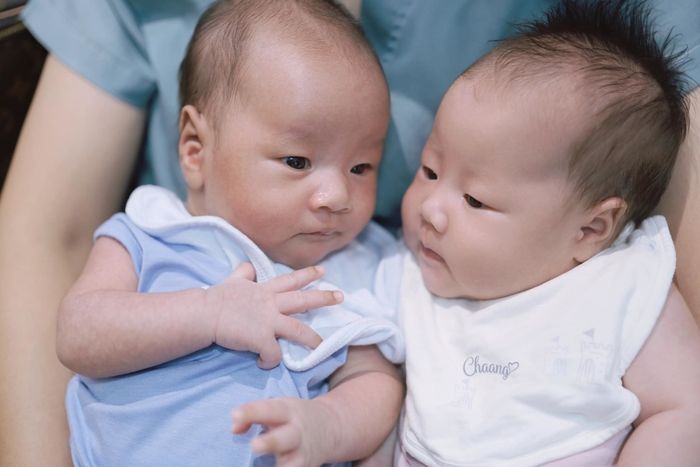 Những khoảnh khắc đáng yêu của Jimmy và Jenny trong gia đình Phương Oanh