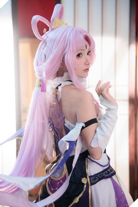 Wuthering Waves: Bộ cosplay của Verina xuất hiện với vẻ đẹp và dễ thương không kém bản gốc