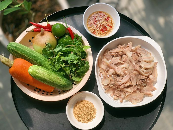 Cách làm món nộm mũi heo và dưa chuột giải nhiệt cho ngày hè