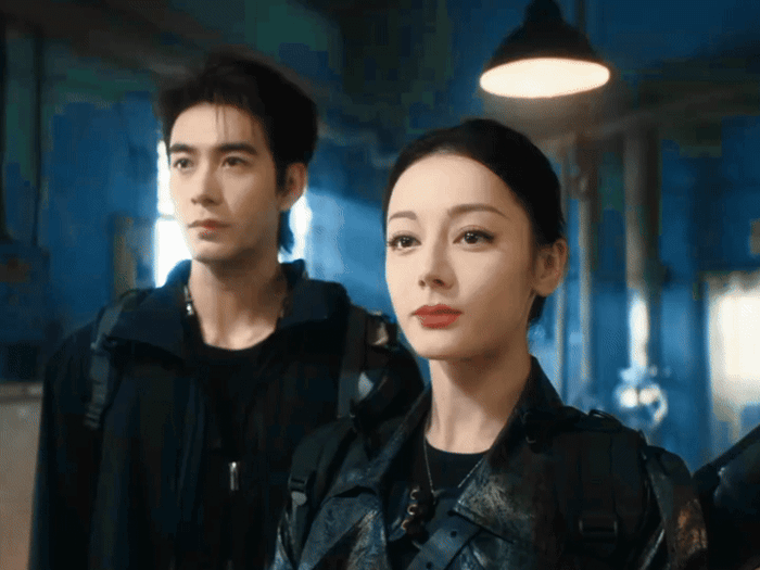 Cả hai không có sự chênh lệch về tuổi tác, họ đẹp đôi bên nhau.