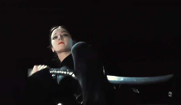 Địch Lệ Nhiệt Ba được khen ngợi mạnh mẽ, cuốn hút trong vai diễn Nhiếp Cửu La.