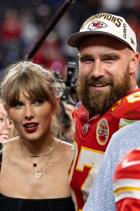 Taylor Swift bắt đầu hẹn hò Travis Kelce từ cuối năm 2023.