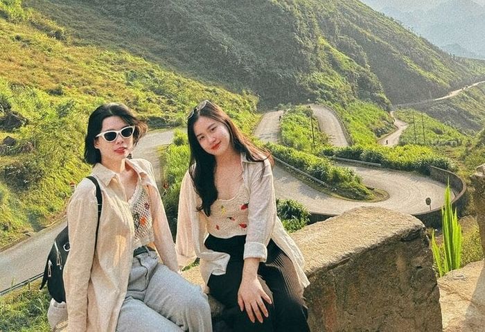 Cao nguyên đá Đồng Văn mặc những tà áo xinh đẹp khác nhau suốt mọi mùa trong năm.