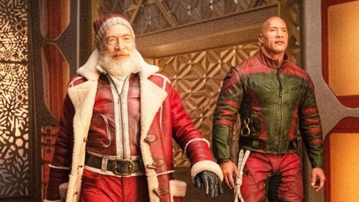 Santa (do J.K. Simmons đóng vai) là một trong những tâm điểm của bộ phim - Ảnh: MGM Studios