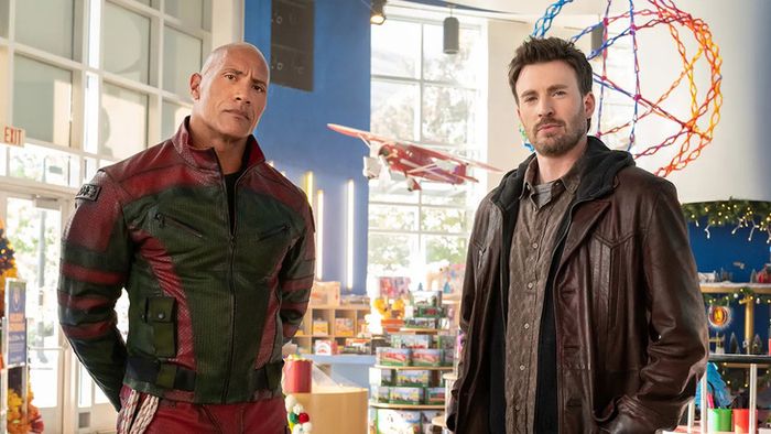 The Rock và Chris Evans trong Red One - Ảnh: MGM Studios