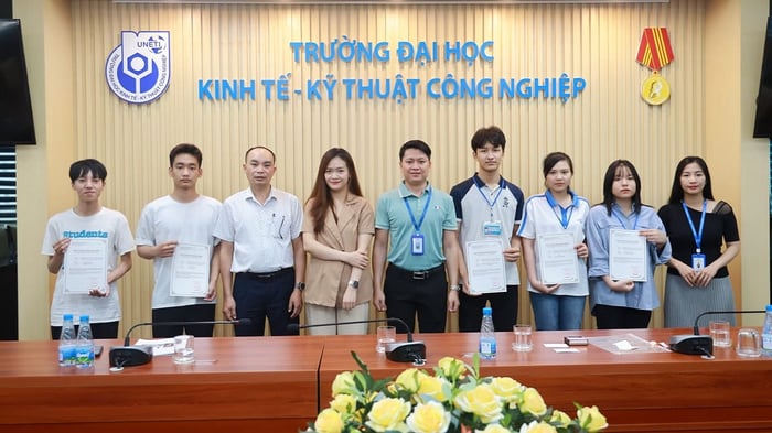 Chính sách học bổng và học phí của Đại học Kinh tế Kỹ thuật – Công nghiệp