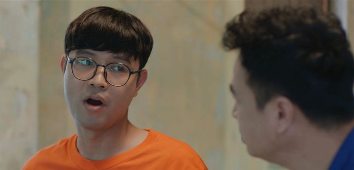Thái Sơn (trái) trong phim Vui lên nào! Anh em ơi - Ảnh: VFC