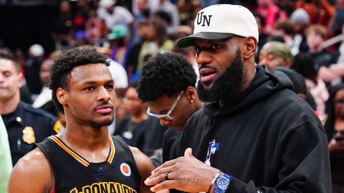 LeBron James và con trai sẽ cùng thi đấu tại NBA mùa tới