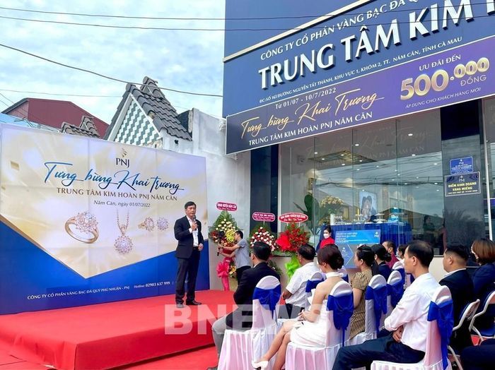 PNJ không ngừng mở rộng hệ thống bán lẻ để phục vụ nhu cầu mua sắm thuận tiện của khách hàng. Ảnh: Trần Phương/BNEWS/TTXVN