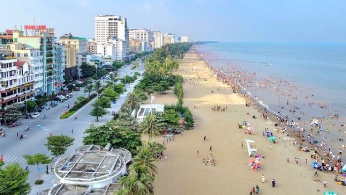Sầm Sơn với cảnh quan thiên nhiên tuyệt đẹp đã làm say đắm lòng người du khách trong và ngoài nước.