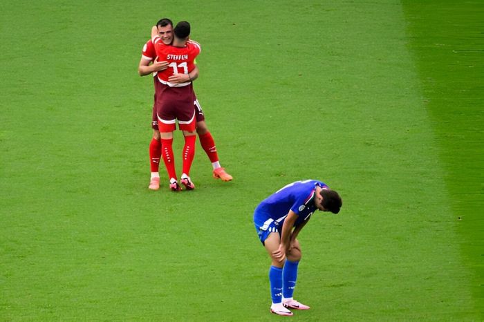 Thủ môn Donnarumma: 'Xin lỗi mọi người, đó thật sự là một cú sốc' 489912