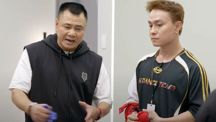 Tiền PhongBiên đạo vào giúp giải quyết vấn đề về vũ đạo khăn cho nhóm Huyền thoại.1 Biên đạo vào giúp giải quyết vấn đề về vũ đạo khăn cho nhóm Huyền thoại.