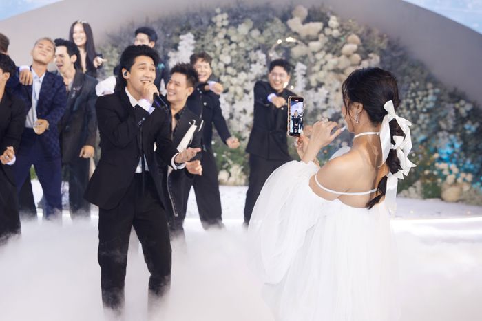 Tronie đã sáng tác và biểu diễn bản rap Dắt anh đi dành riêng cho Midu - Minh Đạt. Màn trình diễn của anh nhận được sự ủng hộ nhiệt tình từ nhiều nghệ sĩ.