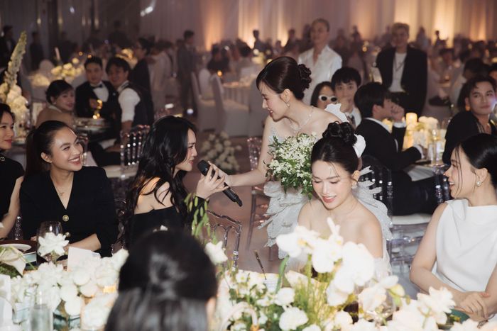 Trước khi Ninh Dương Lan Ngọc, Sĩ Thanh, Sam và các nghệ sĩ nữ khác bùng cháy trong buổi tiệc thân mật toàn sao, khán giả nhận đây là 'khoảnh khắc bình yên'.
