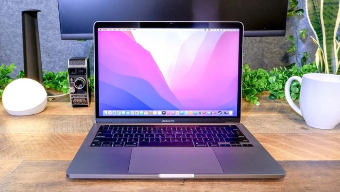 MacBook Pro là dòng máy tính xách tay cao cấp với nhiều phiên bản khác nhau trên thị trường hiện nay.</span>