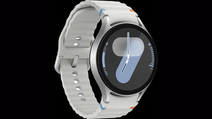 Đồng hồ Galaxy Watch7 có thiết kế tròn quen thuộc