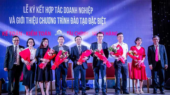 hoc-phi-van-lang-3